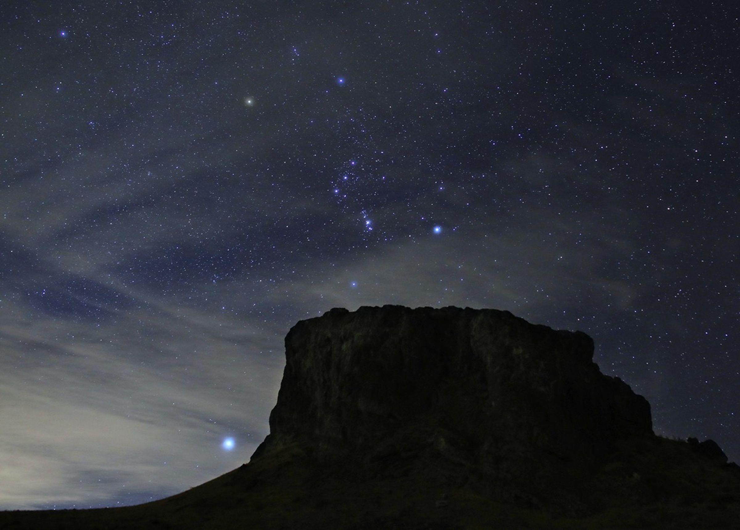 Constelaciones en el cielo nocturno